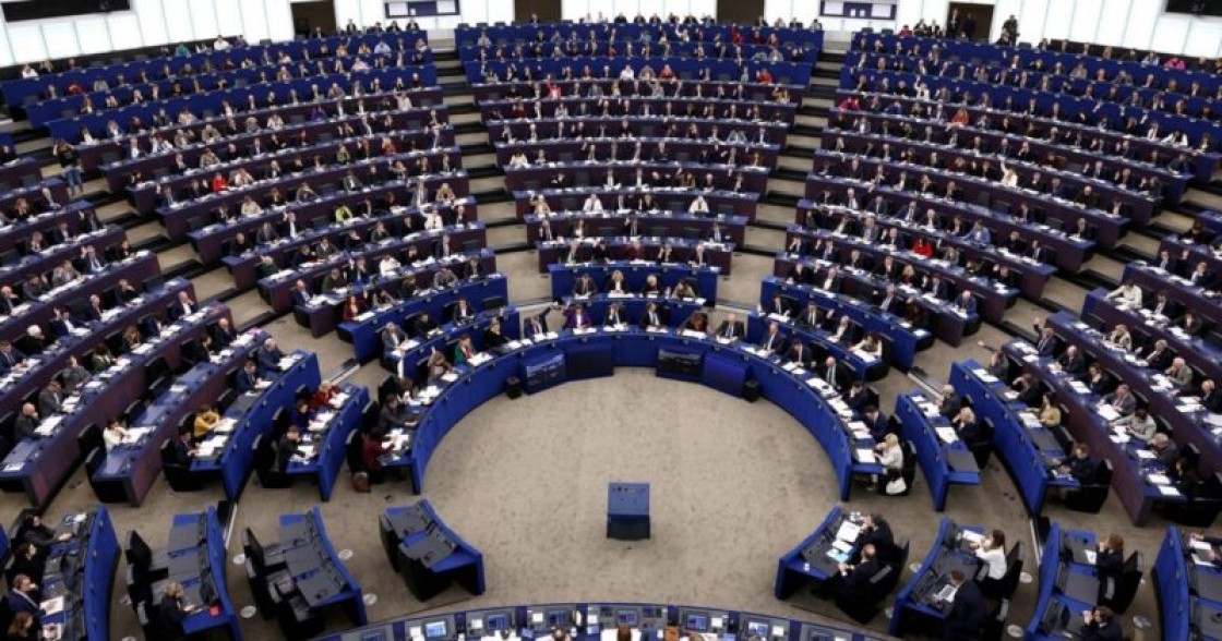Европарламент призывает Баку освободить всех политзаключённых