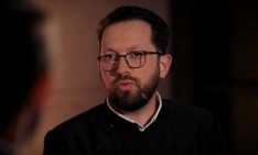 Странно и невероятно, что один из основополагающих догматов христианского учения может быть искажен и представлен так, будто Армянскую Церковь основали святой Григорий и святой Трдат — горе нам: отец Маркос