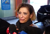 «Сейчас самое главное — увидеть его»: жена вернувшегося из плена Вигена Эулджекчяна прибыла в Армению (видео)