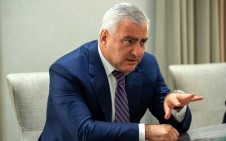 Самвела Карапетяна снова увезли из дома в изолятор СНБ