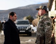 Suren Papikyan visits MoD military unit, reviews living conditions