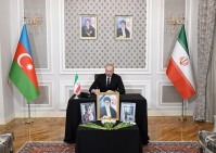Алиев посетил посольство Ирана и выразил соболезнования в связи с гибелью Хаменеи