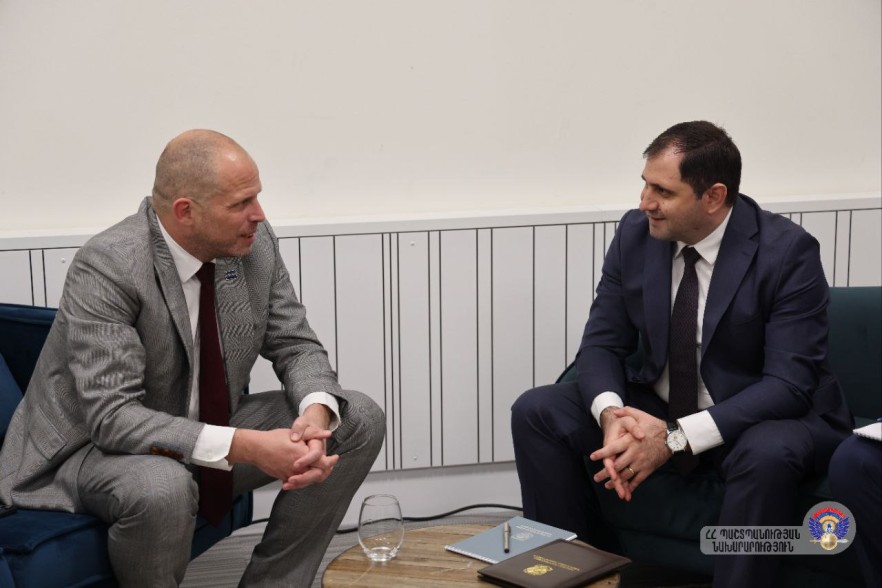 Պապիկյանն ու Բելգիայի պաշտպանության նախարարը քննարկել են միջազգային անվտանգությանն առնչվող հարցեր