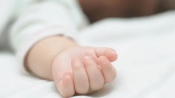 Годовалый ребёнок, подвергшийся избиению со стороны мачехи, скончался