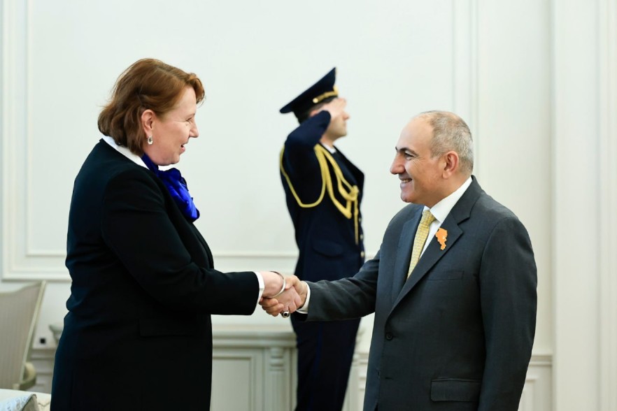 Nikol Pashinyan receives new head of EU mission, discusses peace and security issues