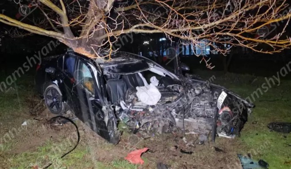 15-летняя девушка намеренно устроила ДТП на BMW, пытаясь покончить с собой — заявила, что её отверг парень