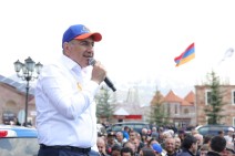 28 мая колонна с Площади Республики проедет и остановится на проспекте Тиграна Меца, чтобы все граждане могли увидеть — «пусть насытятся зрелищем»: Пашинян
