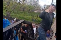 «Вы долго не проживёте в Армении»: скандальное поведение главы общины Талин в отношении матери 9 детей, переселенки из Арцаха (видео)
