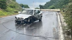 Լոռու մարզում «Opel»-ը բախվել է էլեկտրասյուներին և տապալել դրանք