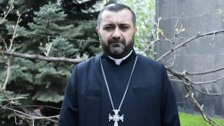 Суд разрешил отцу Гарегину посещать церковь Сурб Геворг в Мугни и совершать литургию, но запретил общаться со священнослужителями