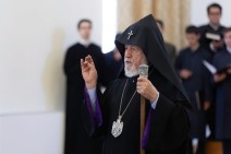 «Оставайтесь тверды в вере, вступая на путь духовного служения»: Католикос всех армян — воспитанникам Духовной семинарии Геворгян
