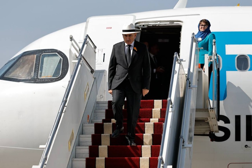 Who accompanied Nikol Pashinyan to Iran