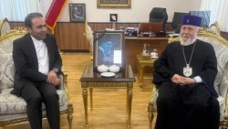 Католикос всех армян посетил посольство Ирана в Армении и почтил память Али Хаменеи