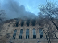 По подозрению в поджоге имущества внутри здания «Каназ» выявлены три человека