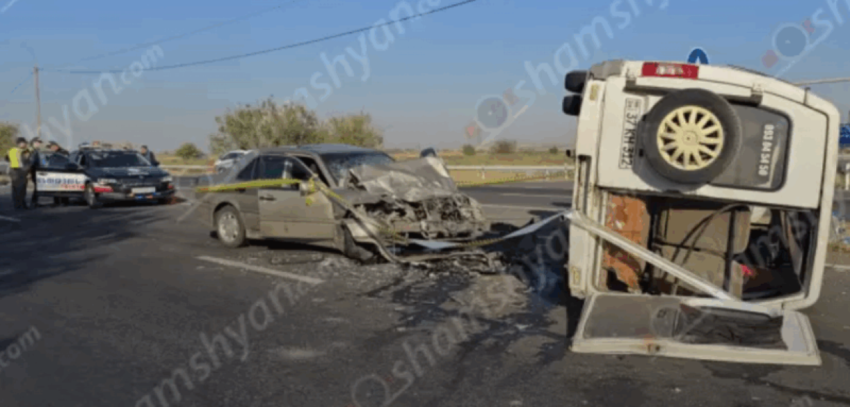 Խոշոր ավտովթար՝ Արմավիրում. բախվել են «Mercedes»-ն ու մարդատար «Գազել»-ը. կա 11 վիրավոր