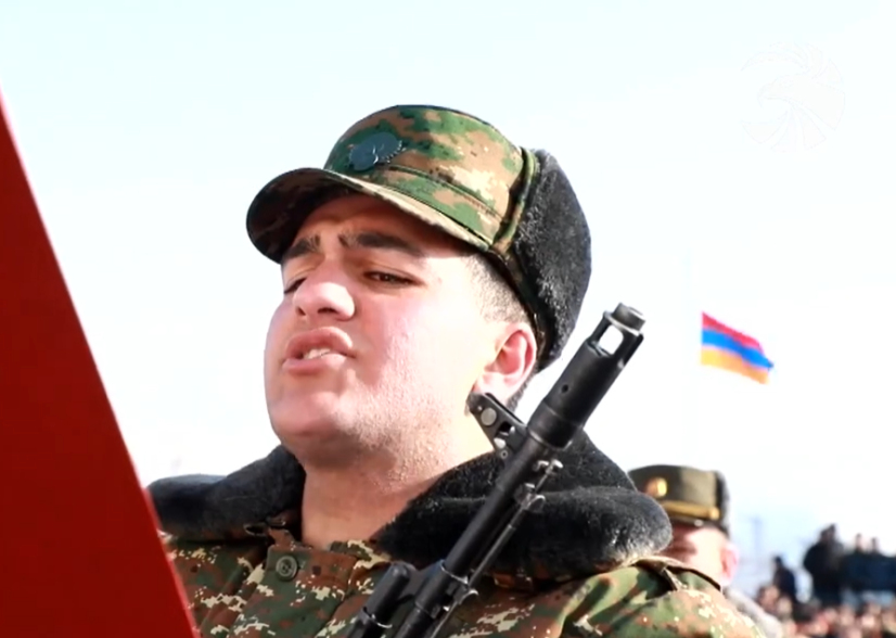 В целях предотвращения проникновения и распространения острых респираторных инфекций среди личного состава Минобороны Армении отложило церемонии приведения к присяге и ограничило свидания для военнослужащих
