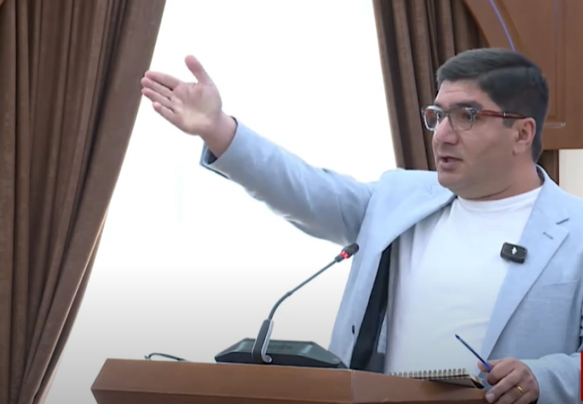 «Речь идёт не о 2 миллионах, а о 10 миллионах драмов: опубликуйте все расходы, вы, грабители! Чего вы боитесь?» — Месроп Манукян городским властям