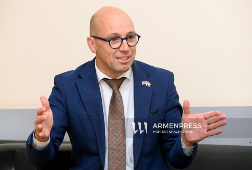 Депутат Национального совета Швейцарии считает, что мир между Арменией и Азербайджаном можно установить путем международного давления на Баку