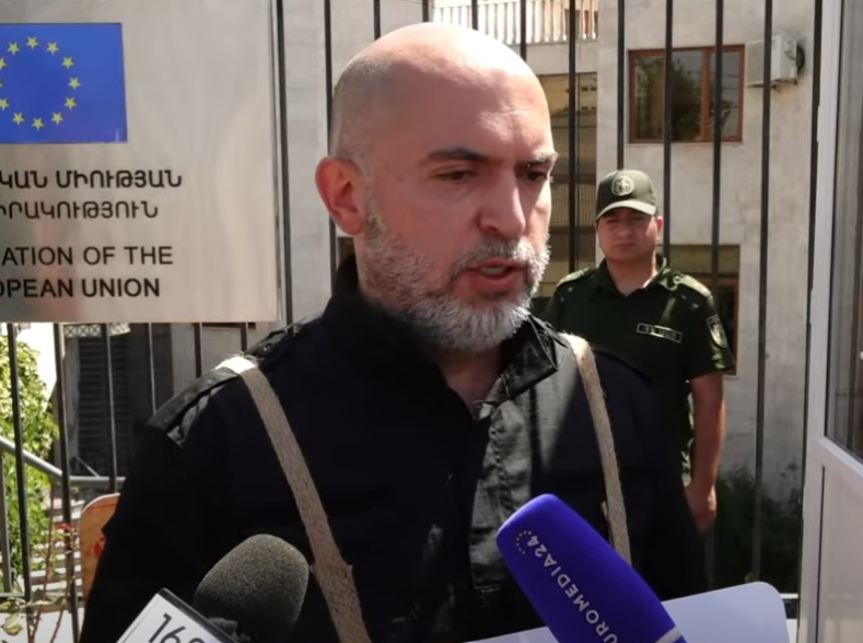 Выдуманный Пашиняном «мир» рушится при одном лишь упоминании армянских военнопленных, удерживаемых в Баку — Ашотян (ВИДЕО)