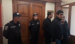 Представители Полиции и Следственного комитета Армении вновь посетили мэрию Гюмри: проводятся следственные действия (видео)