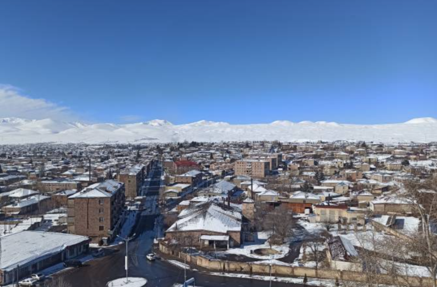 В Гаваре идёт снег