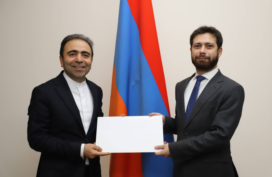 Իրանի նորանշանակ դեսպանը հավատարմագրերի պատճենն է հանձնել արտաքին գործերի նախարարի տեղակալին