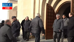 Хачатур Сукиасян вместе с Пашиняном принял участие в литургии в церкви Святого Григория Просветителя