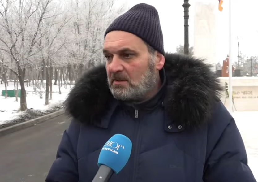 Отец погибшего с 6 утра находился на «Ераблуре», чтобы не дать Пашиняну приблизиться к могиле сына (видео)