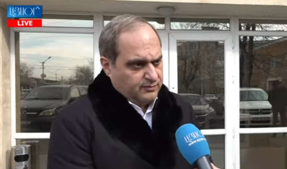 Судебный исполнитель поставил себя на место Католикоса Всех Армян и уполномочил Армана Сарояна проводить банковские операции — Зограбян (видео)