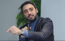 Իրական ժողովրդավարությունում պաշտոնատար անձը «գոռալով, մատ բարձրացնելով» չի կարող խոսել ոչ ոքի հետ. Վարդևանյան