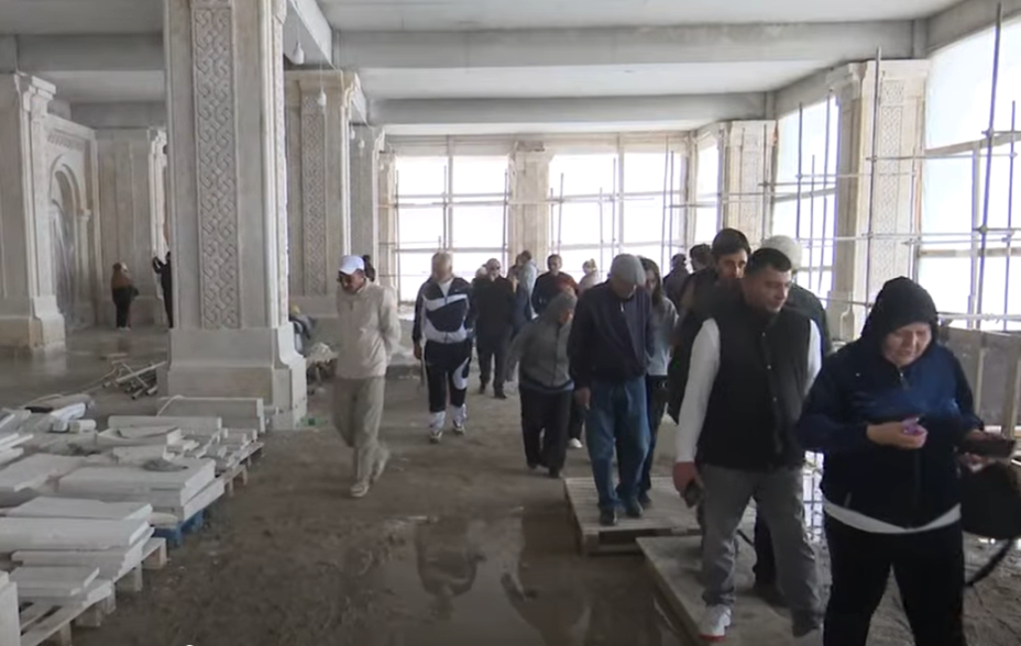 Թոշակառուների մի մեծ խումբ այցելել է Հատիս լեռան գագաթ՝ Քրիստոսի մոնումենտալ արձան-համալիրի կառուցման վայր (Տեսանյութ)