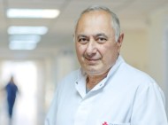 В кабинете директора медцентра «Измирлян» Армена Чарчяна проводится обыск — адвокат