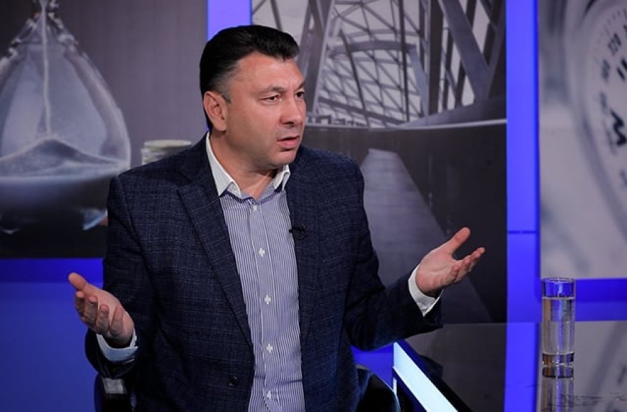 Власти Армении, цитировавшие Ганди, выступили против символов свободы — Шармазанов