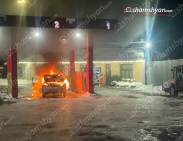 В Арагацотнской области во время заправки на газозаправочной станции загорелся автомобиль
