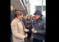 «У вас три дочери, одну не предложите моему сыну?» — гражданка задала вопрос Пашиняну