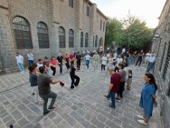 Դիարբեքիրի Սուրբ Կիրակոս եկեղեցում վերածնվում են հայկական ավանդական պարերը