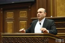 Под лозунгом «Налогоплательщик – герой» власти притесняют субъекты малого и среднего бизнеса, применяя налоговый террор, рассматривая их как «материал для штрафов» и удваивая налоговую нагрузку: Тадевос Аветисян