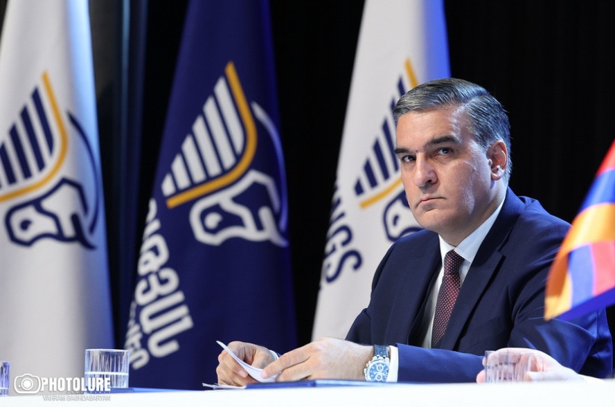 «Մայիսի 6. սովորական օր է, առանց վիզա ռեժիմ չկա, արցախցիների ու գերիների մասին հիշատակություն չկա, առևտուրն ու ներդրումները՝ առանց փոփոխության, սահմանը նույնն է». Արման Թաթոյանը՝ ԵՄ գագաթնաժողովի մասին