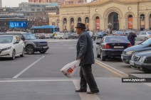 С 1 апреля пенсии и пособия будут выплачиваться исключительно безналично — минсоцтруда Армении сообщил подробности