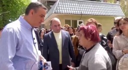 Մեջներից ամենախելացին, ամենալավը, ամենագրագետը, ներկայանալին․ վանաձորցի կինն Արման Թաթոյանին հաղթանակ մաղթեց (Տեսանյութ)