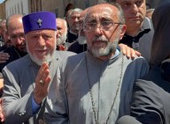 His Holiness visits Archbishop Mikayel Ajapahyan at the Izmirlyan Medical Center