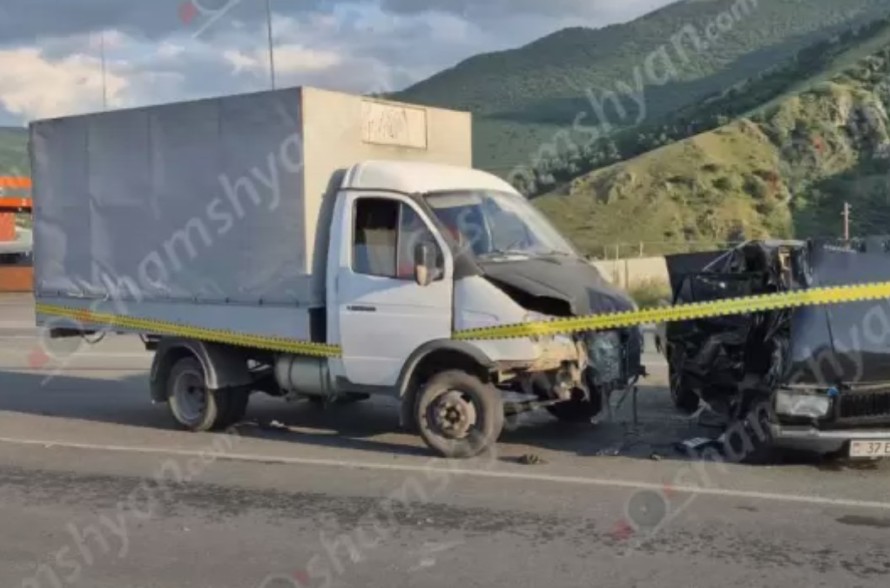 Խոշոր ավտովթար՝ Սպիտակ-Վանաձոր ճանապարհին, տուժածներից մեկին տեղափոխել են Երևան