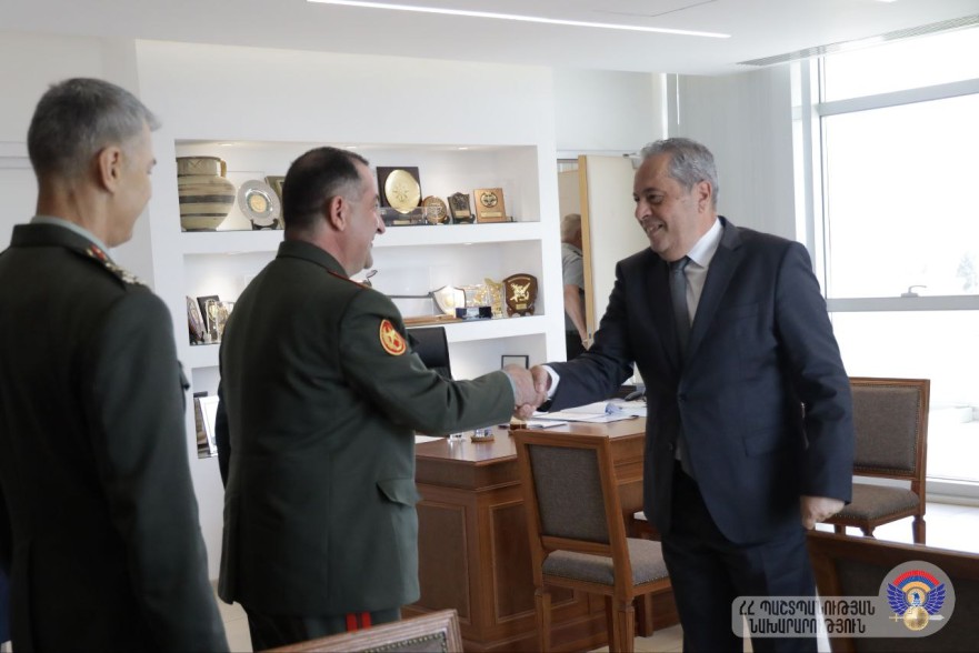 Начальник Генерального штаба Вооруженных сил Армении и министр обороны Кипра обсудили вопросы сотрудничества
