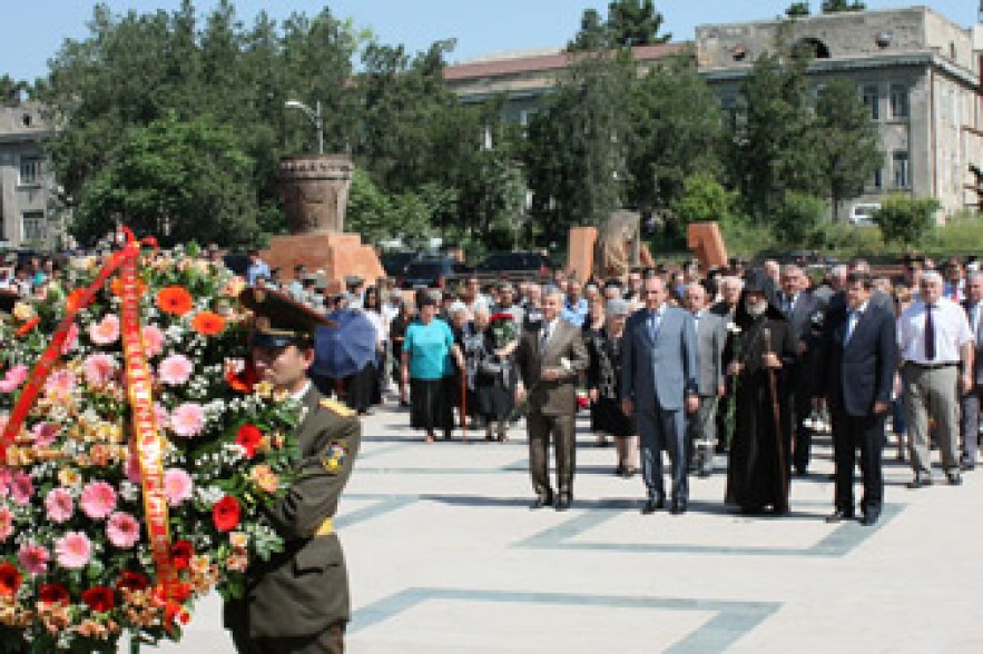 Bako Sahakyan visited Stepanakert memorial