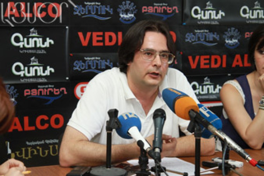 Azerbaijani-Armenians must be represented as separate subject