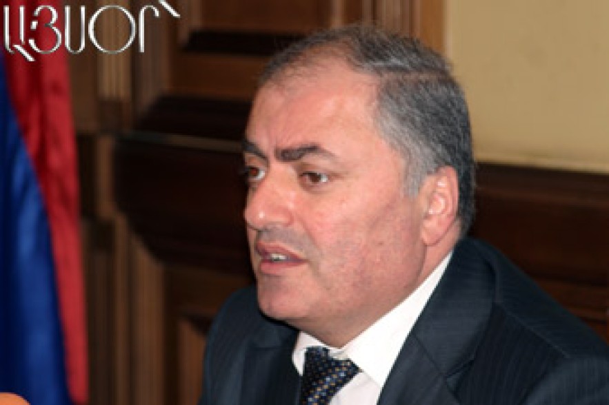 2012 պետբյուջեի նախագծով ծախսերի ծավալը ծրագրվել է 1,042.56 մլրդ 