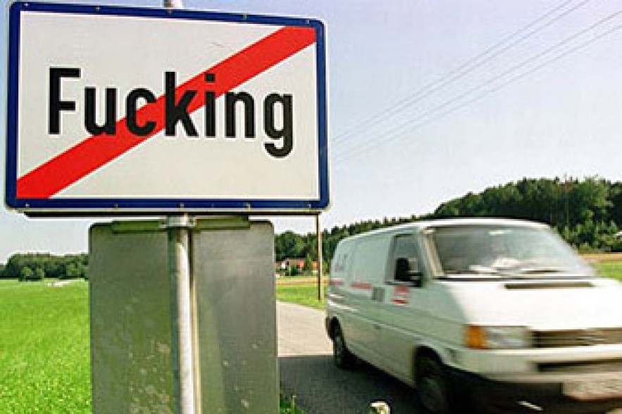 Жители австрийской деревни Fucking устали от насмешек
