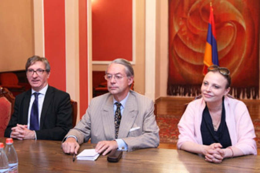 Ֆրանսիացի սենատորը տպավորված է վերադարձել Արցախից