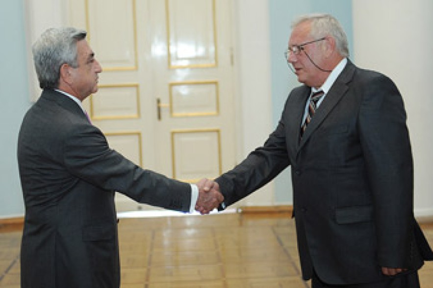 Ambassador of Bulgaria hands his credentials to Serzh Sargsyan