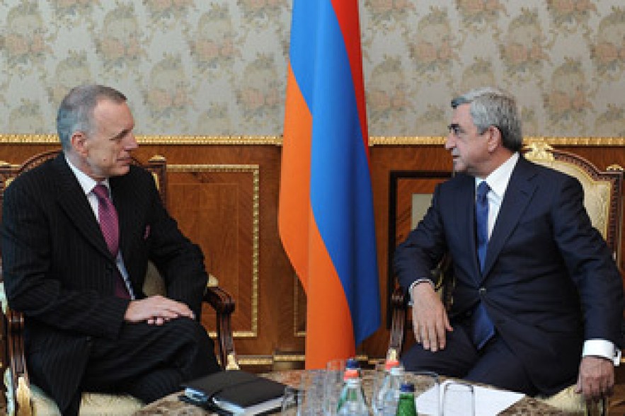Նախագահը հանդիպել է Հանս Յոխեն Շմիդտի հետ